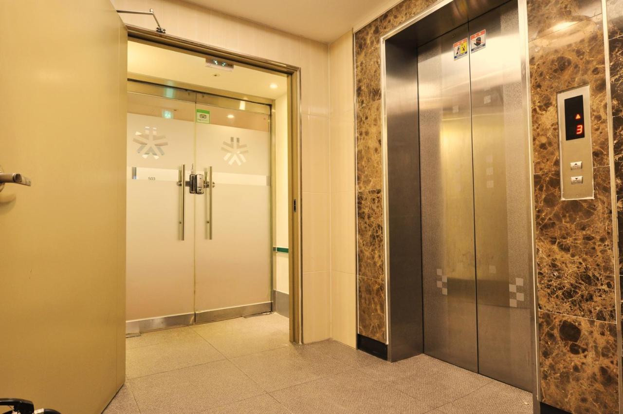 Oyo Hostel Myeongdong 3 Сеул Экстерьер фото