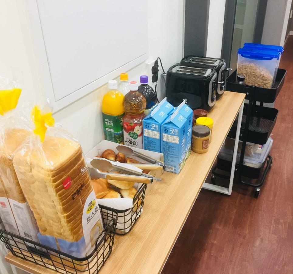 Oyo Hostel Myeongdong 3 Сеул Экстерьер фото